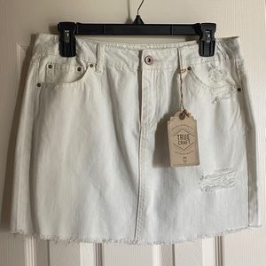 White mini skirt size 7 brand new